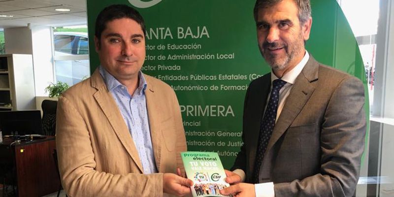 Antonio Román mantiene una reunión con el sindicato CSIF en su nueva sede de Guadalajara