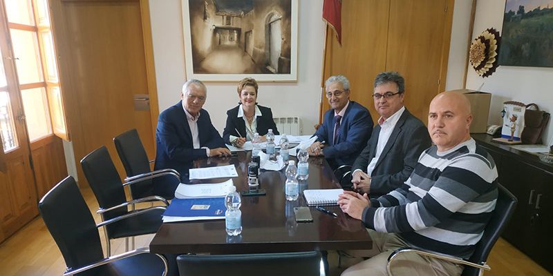 El Ayuntamiento de San Clemente firma con Elecnor para llevar a cabo el proyecto CLIME 1 El Ayuntamiento de San Clemente firma con Elecnor para llevar a cabo el proyecto CLIME