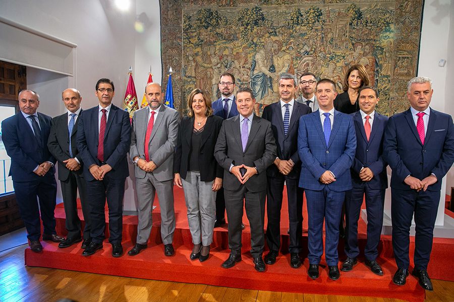 El Gobierno regional y las cinco diputaciones provinciales firman los convenios para la financiación del Plan de Empleo 2019