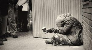 El IES Julián Zarco de Mota del Cuervo acoge una sesión de sensibilización sobre aporofobia, el rechazo al pobre solo por serlo