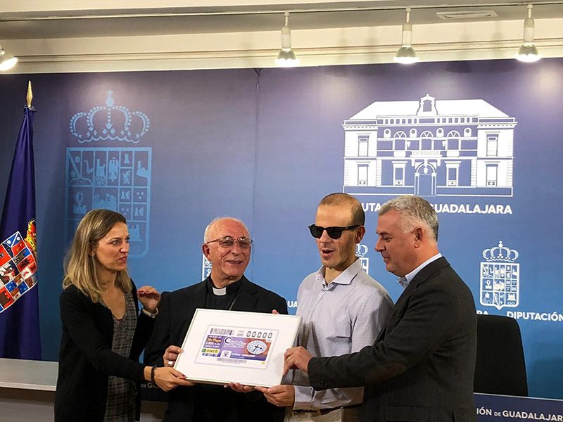 El Reloj de la Catedral de Sigüenza ‘da la hora’ en el cupón de la ONCE