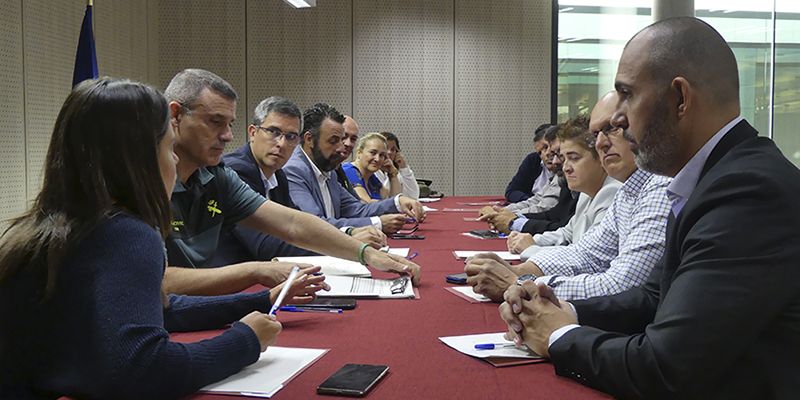 El subdelegado del Gobierno en Guadalajara visita el cuartel de Azuqueca de Henares y se reúne con los alcaldes de la zona