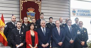 Alberto Rojo felicita a los agentes cuya labor ha sido reconocida en el Día de la Policía Local