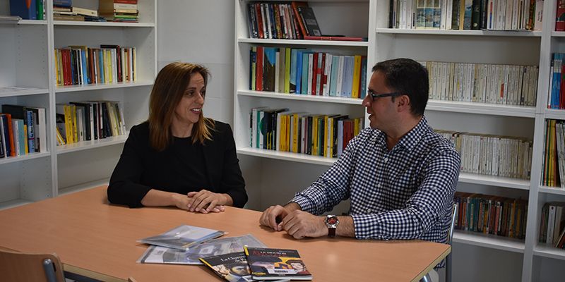 La Junta agradece a la Escuela Oficial de Idiomas ´Sebastián de Covarrubias´ que sea un referente en la región por la calidad educativa ofrecida