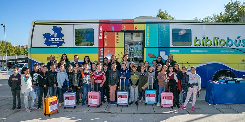 Los bibliobuses del Gobierno regional llevarán a los municipios más pequeños libros con temática sobre la igualdad de género