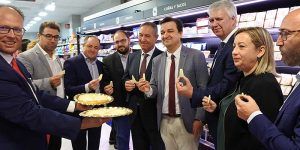 Los consumidores podrán elegir Queso Manchego de la denominación de origen por primera vez en los lineales de más de 40 supermercados de Mercadona