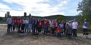María Ángeles Martínez asiste a la tradicional comida popular que se celebra en el municipio de Sotos