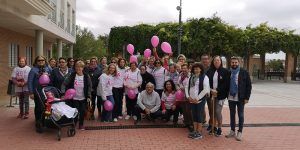 Mujeres en la calle contra el cáncer de mama en Cabanillas