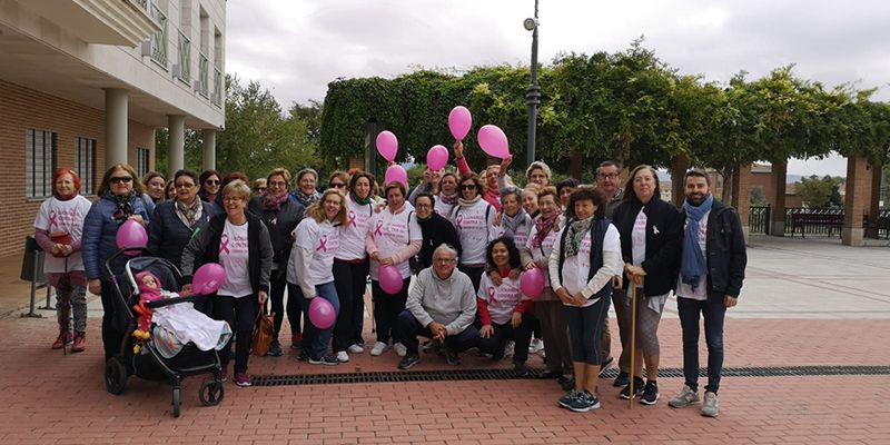 Mujeres en la calle contra el cáncer de mama en Cabanillas