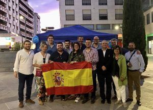 NNGG Guadalajara celebra el Día de la Fiesta Nacional instalando una carpa informativa