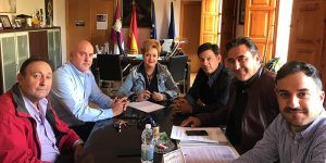 Sevillano estudia con la Junta y UPA la apertura de una oficina permanente en San Clemente