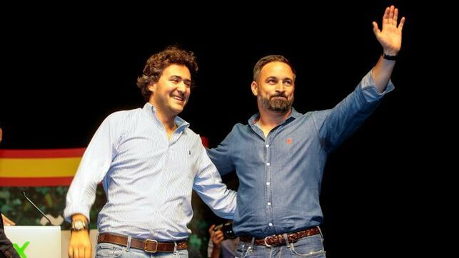 Vox Guadalajara presenta sus candidaturas a las elecciones generales del 10 de noviembre con lleno en el Buero Vallejo y numerosos simpatizantes en el exterior