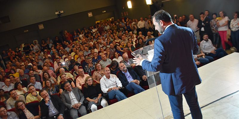 Ábalos se compromete a trabajar en mejorar precios para la conexión del AVE Cuenca-Valencia