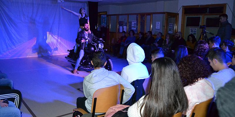 Alumnado de siete institutos de Guadalajara trabajan la concienciación contra la violencia de género a través de una obra de teatro