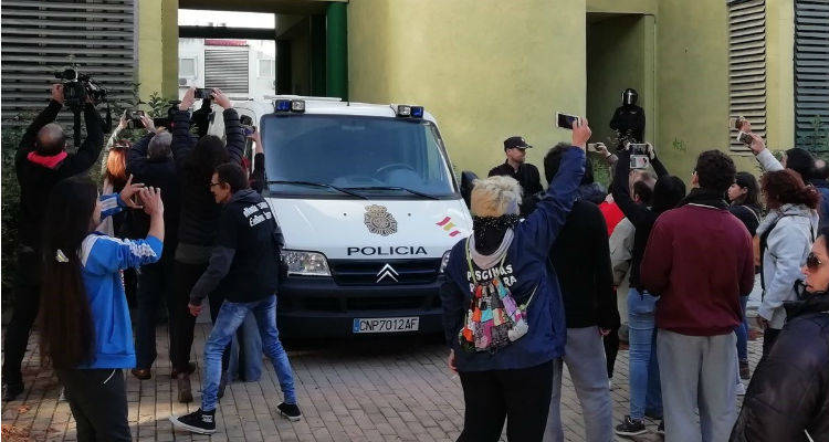 Archivada la denuncia a los 22 activistas de la PAH por el desahucio de Safira Sánchez en 2018