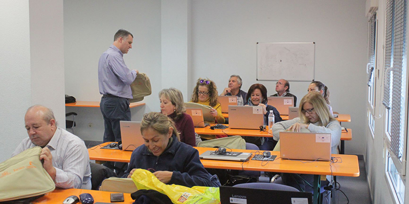 Arranca en Cabanillas el curso de reciclaje digital para mayores de 55 años