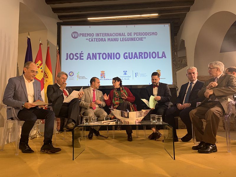 Bellido elogia el “periodismo ético” encarnado por Leguineche y Guardiola, vinculados a la provincia de Guadalajara