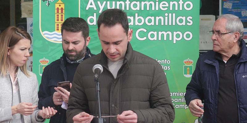 Cabanillas conmemora el 25N con un nudo en la garganta, en un emotivo acto de duelo y recuerdo