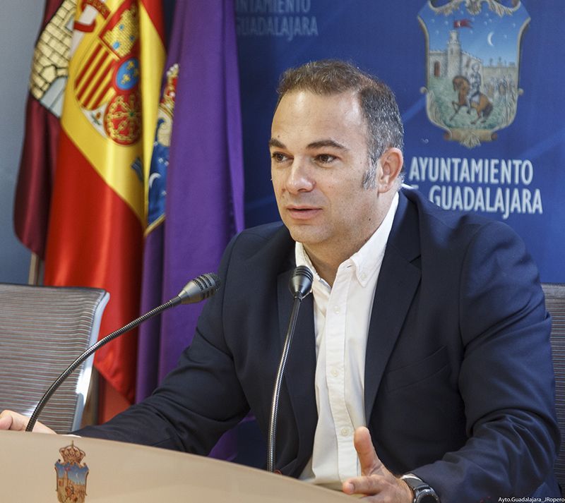 Carnicero lamenta la “decepción” del PSOE y Sara Simón porque Antonio Román haya dado la cara en la Comisión del Mercado de Abastos 3 Carnicero lamenta la “decepción” del PSOE y Sara Simón porque Antonio Román haya dado la cara en la Comisión del Mercado de Abastos