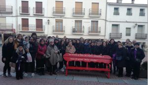 Cañete se tiñe de rojo contra la violencia de género