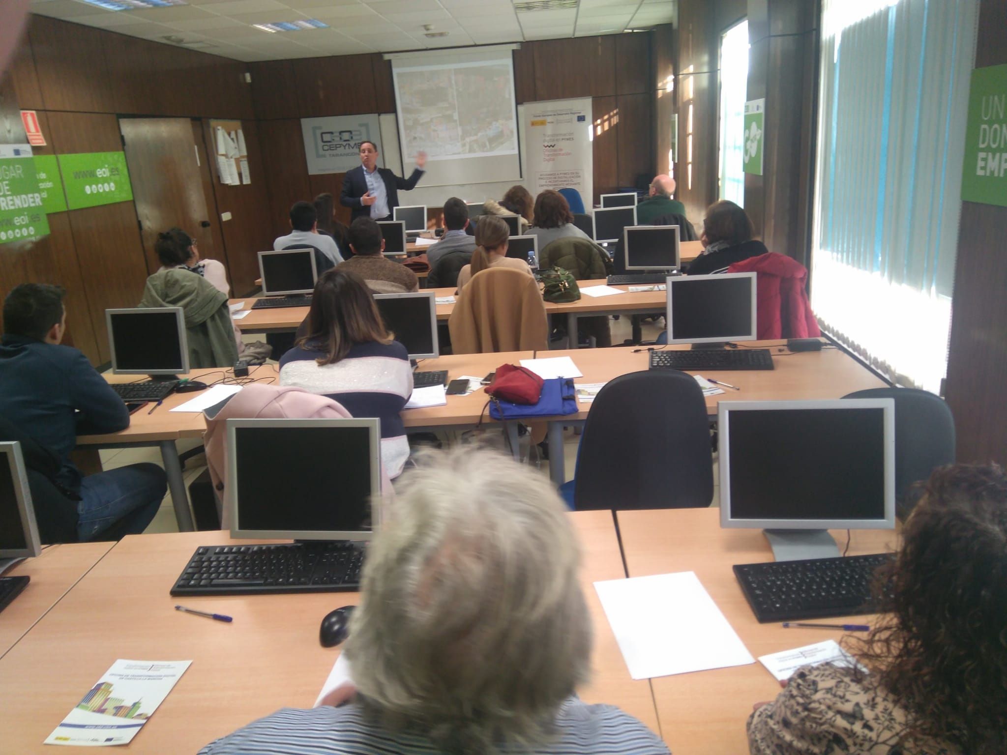 Cerca de 20 empresarios de Tarancón se forman sobre marketing digital