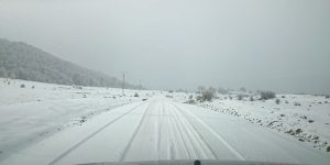 Dos autobuses con decenas de pasajeros quedan atrapados por la nieve y el barro en Las Majadas y Segóbriga