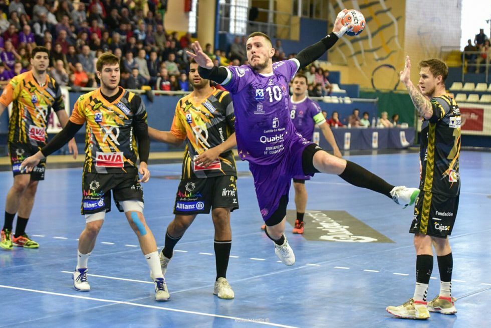 El BM Guadalajara logra un empate muy peleado gracias a su concentración y confianza