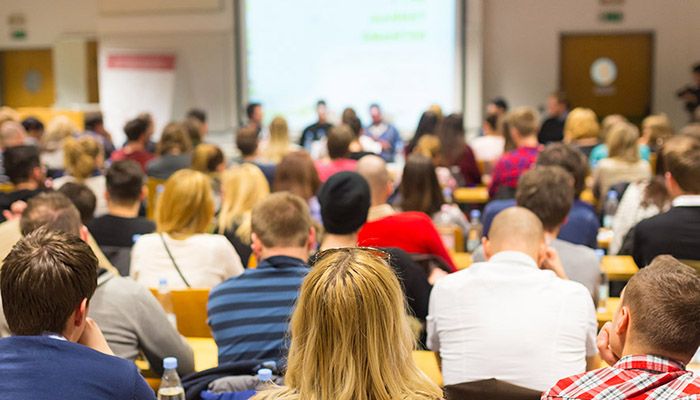 El Diario Oficial publica este lunes la convocatoria para grupos de trabajo y seminarios que se van a desarrollar este curso en centros educativos