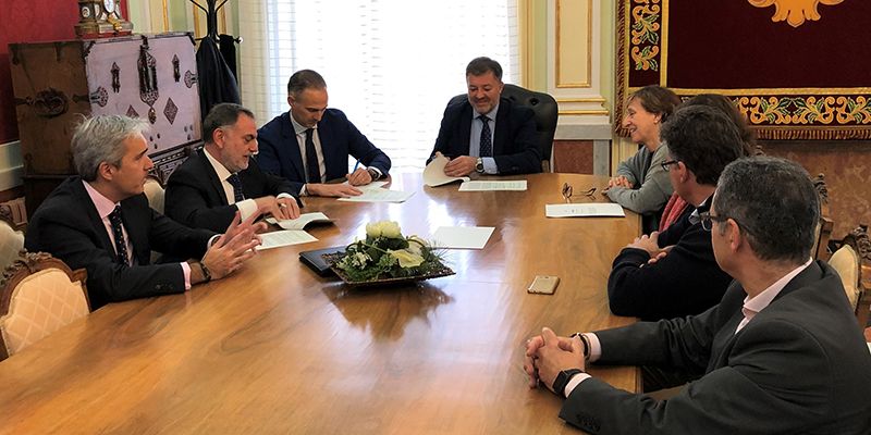 Firmada la agrupación y refinanciación de 22 préstamos que permitirá que el Ayuntamiento de Cuenca lleve a cabo nuevas inversiones