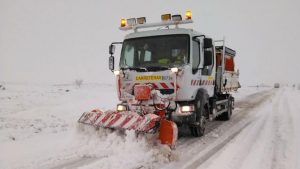 La carretera CM-2106 entre Cañete y Valdemeca, cortada al tráfico por nieve