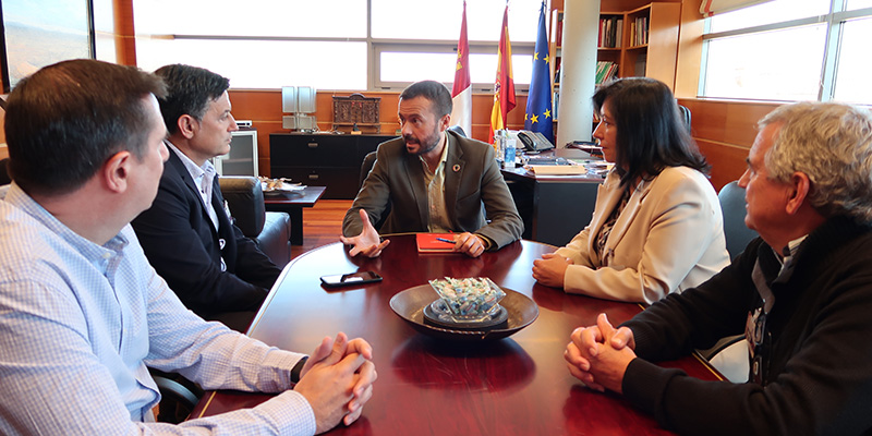 La Consejería de Desarrollo Sostenible y la organización agraria UPA Castilla-La Mancha abordan formas de colaborar en materia de agenda 2030 y educación ambiental