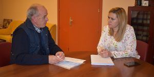 La delegada de la Junta en Cuenca se compromete a estudiar las posibilidades de promocionar las cuevas del vino de tradición musulmana de Villar y Velasco