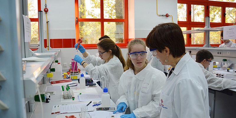 La Facultad de Químicas de la UCLM celebra su patrón con actividades académicas y lúdico-culturales