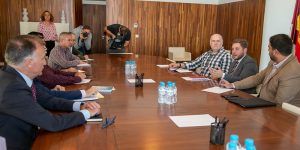 La Federación del Taxi de C-LM exige al consejero de Fomento una regulación VTC que impida la competencia desleal