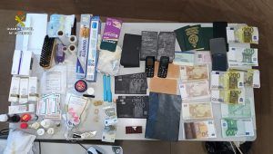 La Guardia Civil detiene a dos personas en el término municipal de El Pedernoso por delitos de falsificación de moneda y estafa mediante el “timo del negativo”