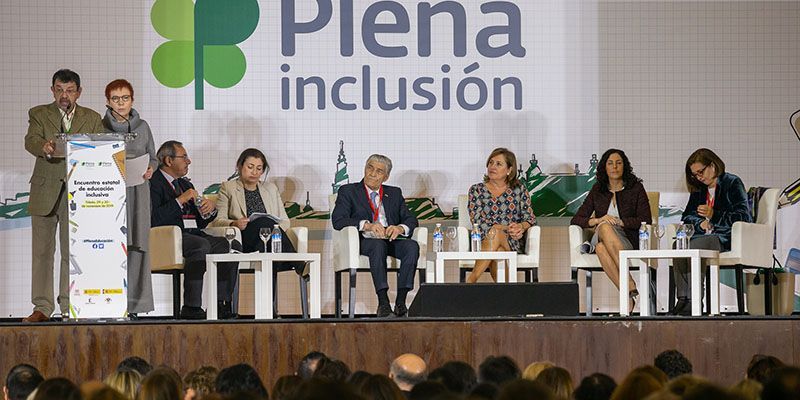 La Junta ha incrementado en casi 400 las personas destinadas a la inclusión en los centros educativos de la región