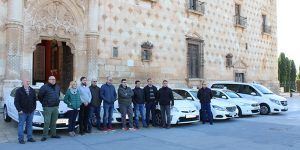 Los taxistas de Guadalajara paran cinco minutos en repulsa por el asesinato de un compañero en Alcalá