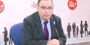 Mora critica la irresponsabilidad del PP y recuerda la abstención del PSOE