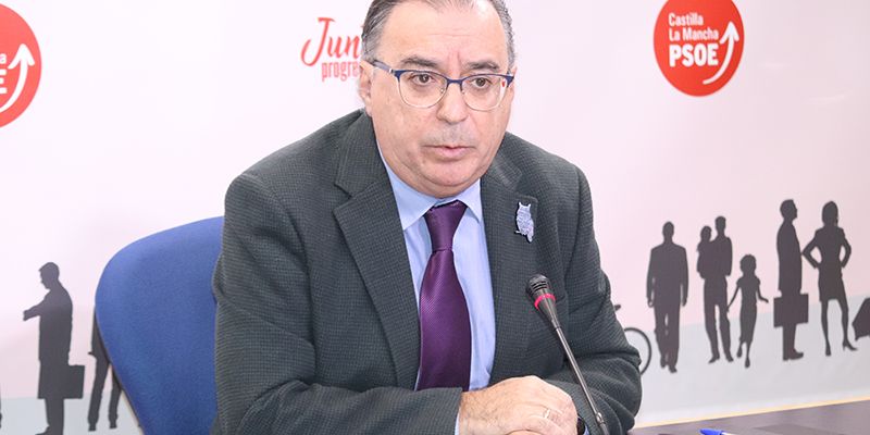 Mora critica la irresponsabilidad del PP y recuerda la abstención del PSOE