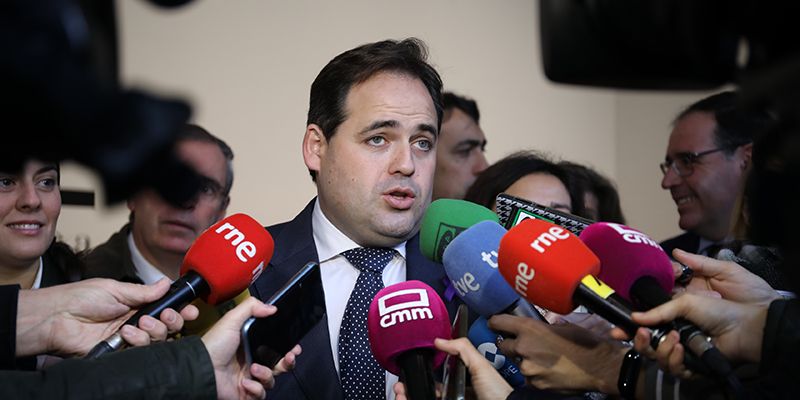 Núñez apela a la unidad de los partidos políticos para gritar “alto y claro que ni una más” y para que caiga “todo el peso de la ley” contra la violencia de género