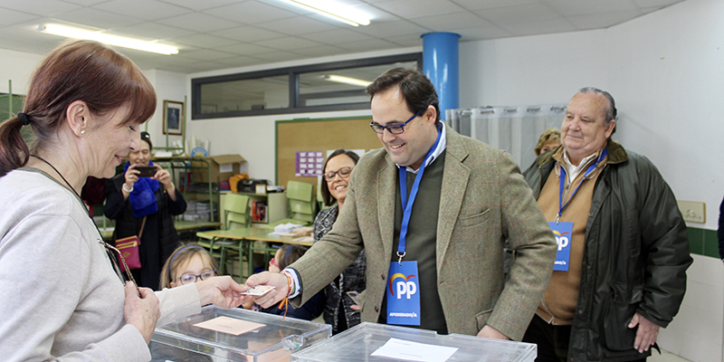 Núñez asegura que los vecinos de la región tenemos hoy en la mano decidir cómo queremos que sea la España del mañana y cómo se gestionan nuestros intereses