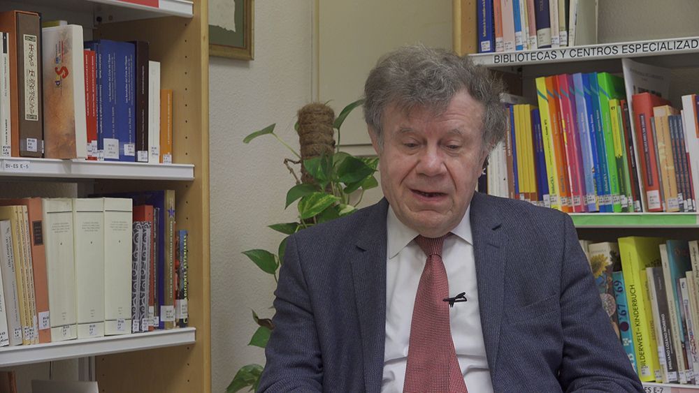 Sociedad y Cultura Letrada. El libro es esa casa a la que acudimos para proyectarnos a otros mundos y, eso, no te lo da un aparatejo de internet (Paz Castro)