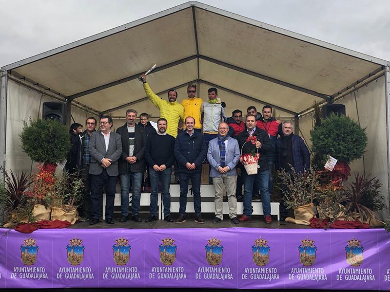 Alberto Rojo reitera su compromiso con el deporte local de Guadalajara durante la XX Media Maratón