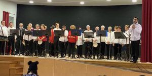 Alovera se toma las uvas con sus mayores de forma anticipada con una gran fiesta