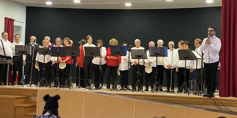 Alovera se toma las uvas con sus mayores de forma anticipada con una gran fiesta