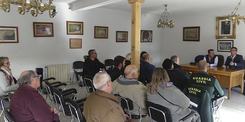 Canales se reúne con alcaldes de la Sierra Norte para explicarles el procedimiento de solicitud de instalación de cámara de videovigilancia