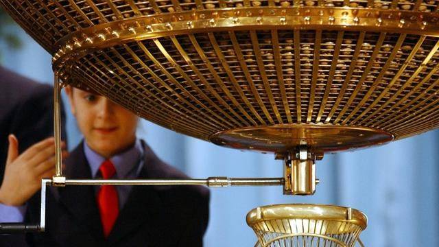 El 6.293, segundo quinto, deja 30.000 euros en Huete y Sigüenza y el 74.770 deja un pellizo en Guadalajara