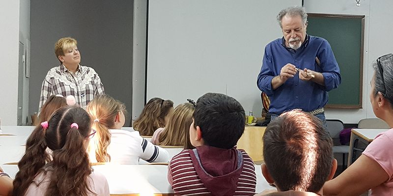 Escolares del Colegio Las Lomas participan en sesiones de juguetes e instrumentos del Centro de la Cultura Tradicional de la Diputación de Guadalajara