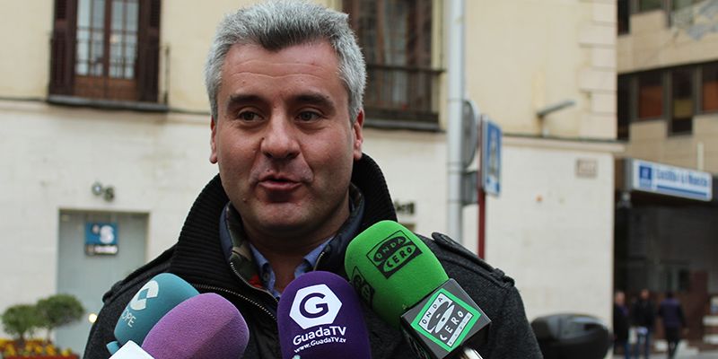 Esteban denuncia la cacicada que Page quiere aprobar para establecer privilegios vitalicios para los altos cargos de la Junta