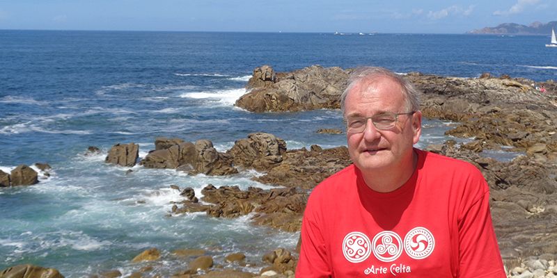 Jesús Bocho, ganador del premio de narrativa "Camilo José Cela" 2019 de la Diputación de Guadalajara 1 Jesús Bocho ganador premio narrativa 2019 Diputación de Guadalajara en Baiona uno de los escenarios de la novela ganadora